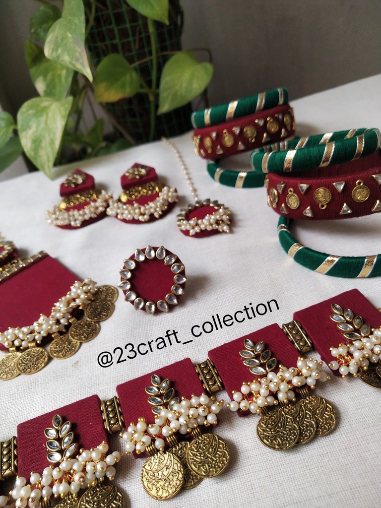 Fabric jewellery choker set.