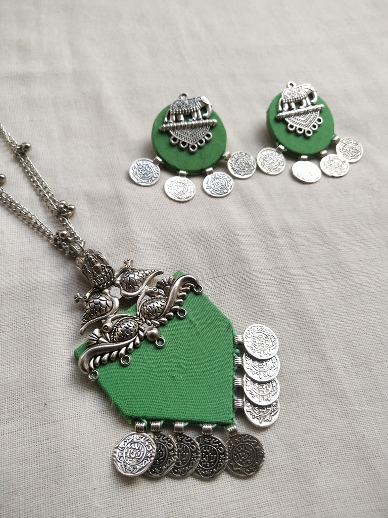 Green Long Nacklase with earring