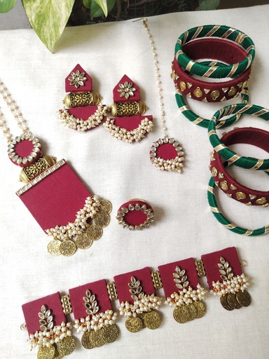 Fabric jewellery choker set.