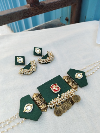 Choker necklace with Earing