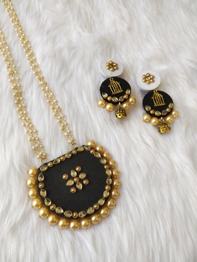 Black & White Long Mirror necklace with beads
