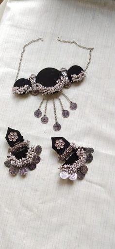 Special Neckpiece for Black Outfit
