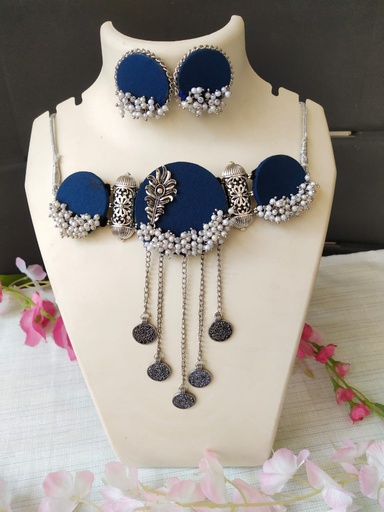 Special Neckpiece Blue Choker